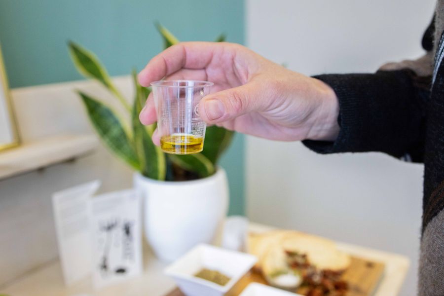 GUFeTxnQ_archetypon ladi oil exarhia athina (19).jpg